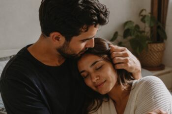 Meu amor, confia em mim: mesmo nos momentos difíceis, ainda podemos acreditar que tudo vai dar certo